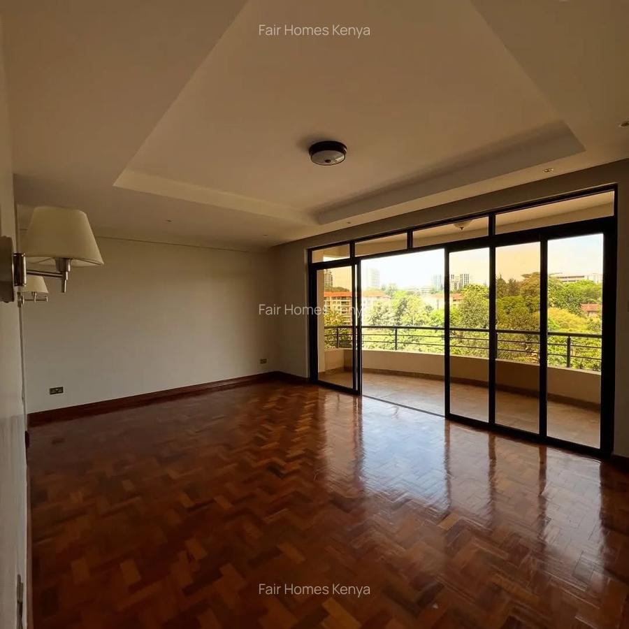 4 Bed Apartment with En Suite at Riverside Drive - 9