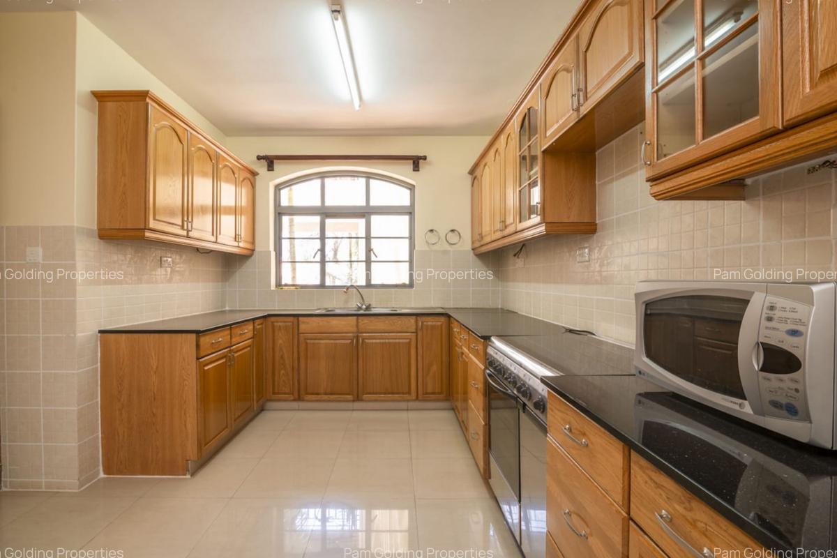 3 Bed Apartment with En Suite at Riverside Drive - 10