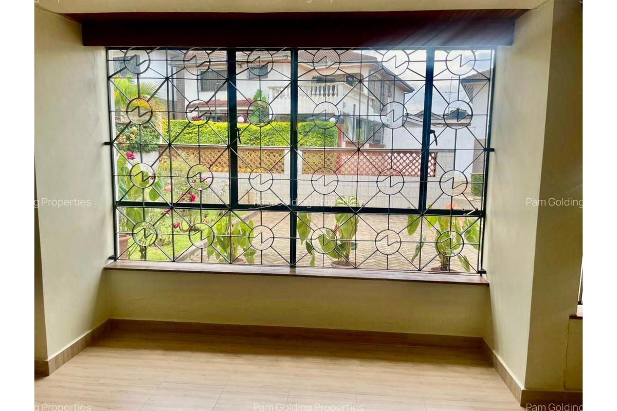 4 Bed Townhouse with En Suite in Spring Valley - 5