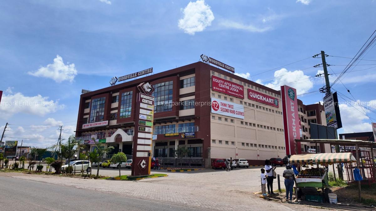 400 ft² Commercial Property at Joska - 5