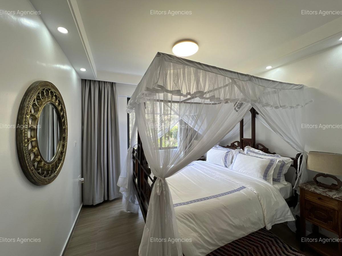 Serviced 2 Bed Apartment with En Suite at Riverside Dr - 19