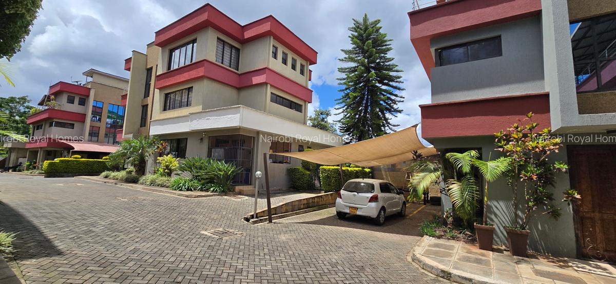 5 Bed Townhouse with En Suite at Lavington Road - 4