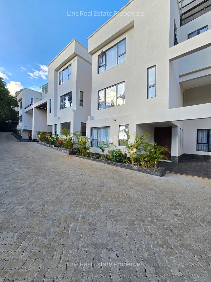 5 Bed Townhouse with En Suite in Lavington - 2