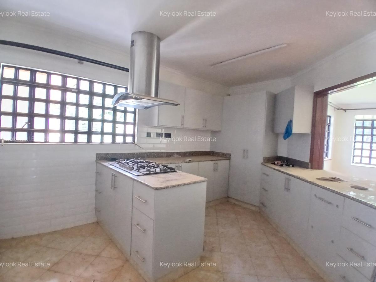 4 Bed House with En Suite at Lavington - 11