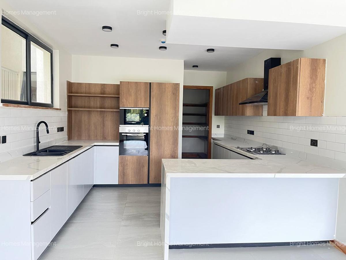 4 Bed Apartment with En Suite in Spring Valley - 14