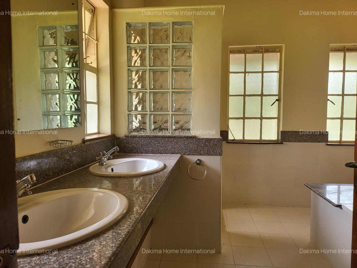 5 Bed Townhouse with En Suite in Rosslyn - 12