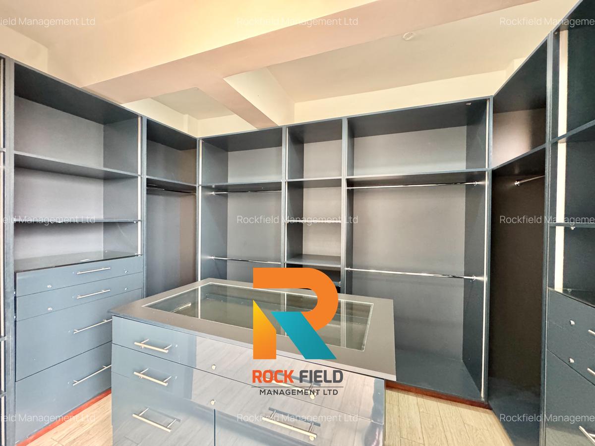 4 Bed Apartment with En Suite in General Mathenge - 14