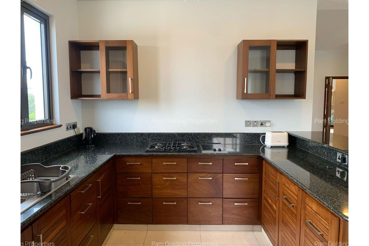 2 Bed Apartment with En Suite in Nyali Area - 6