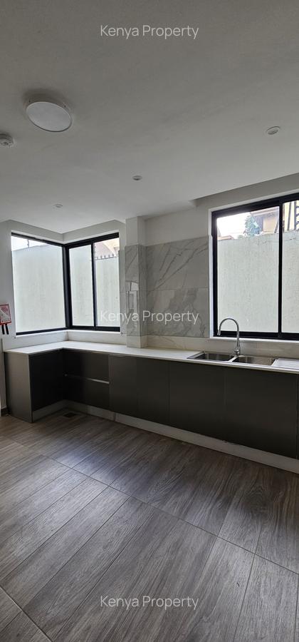 5 Bed Townhouse with En Suite at Off James Gichuru Road - 14