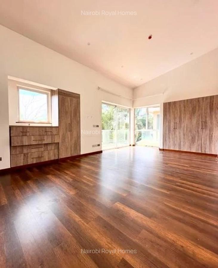 5 Bed Townhouse with En Suite at Lavington - 11