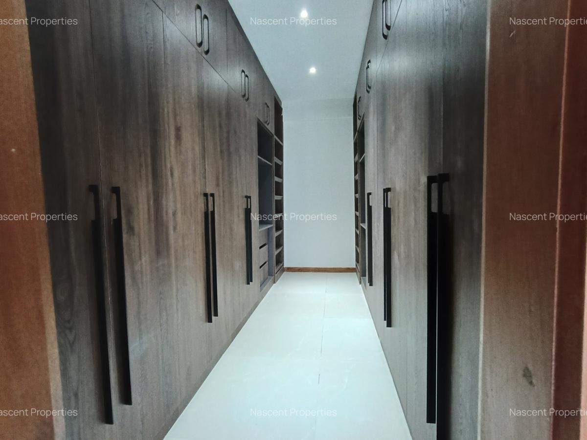 3 Bed Apartment with En Suite in Riverside - 16