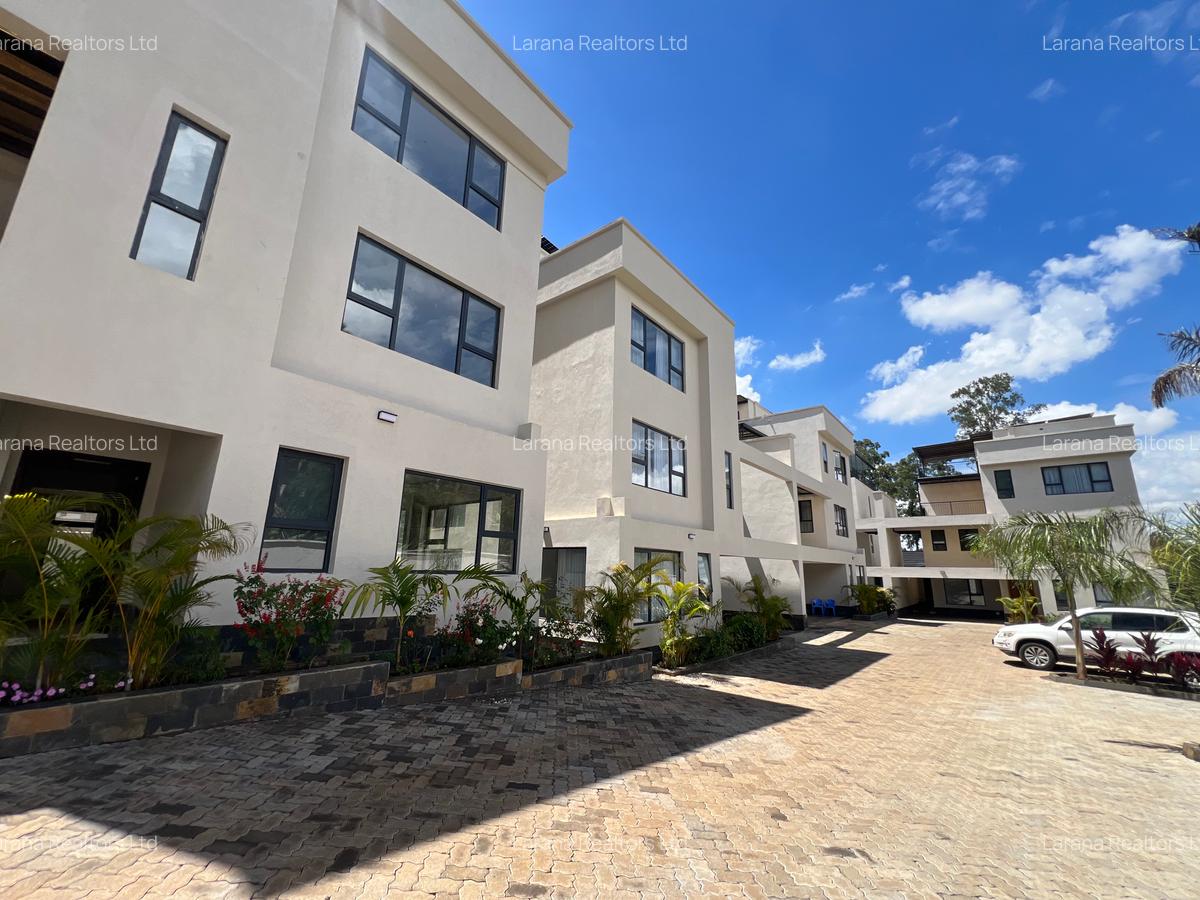 5 Bed Townhouse with En Suite at Manyani Cl - 1