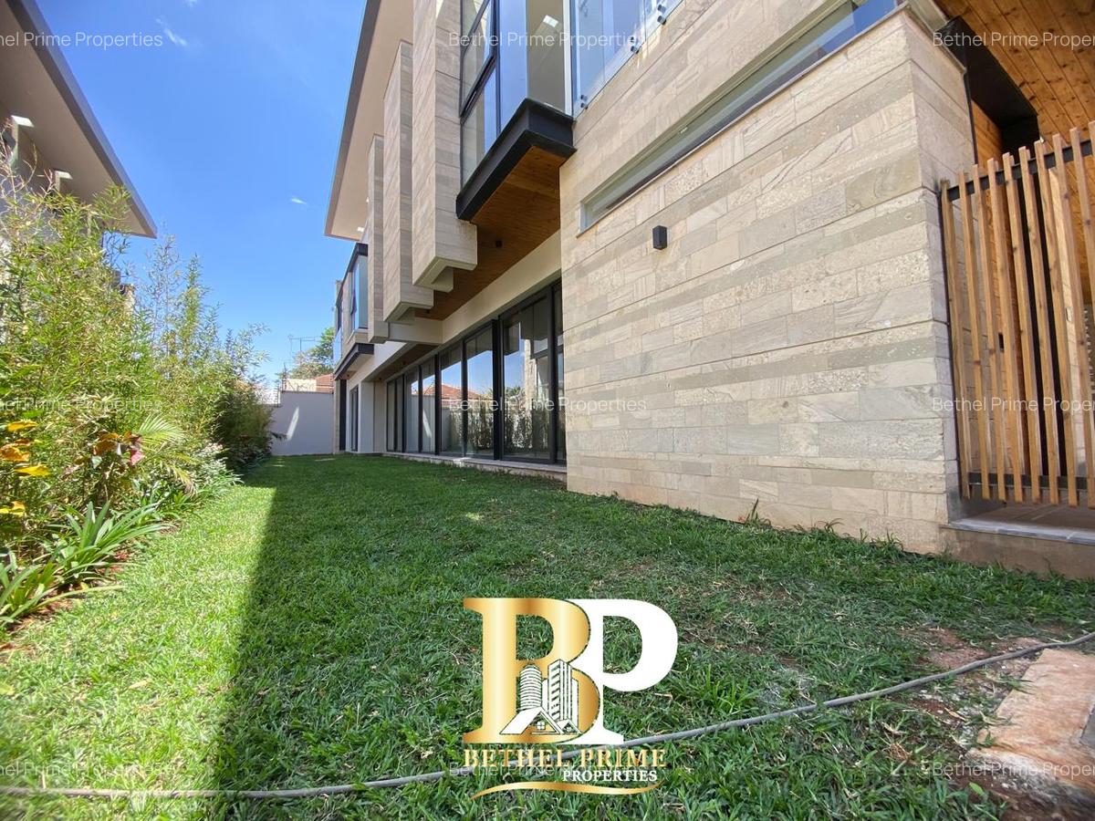 5 Bed Townhouse with En Suite in Brookside - 16