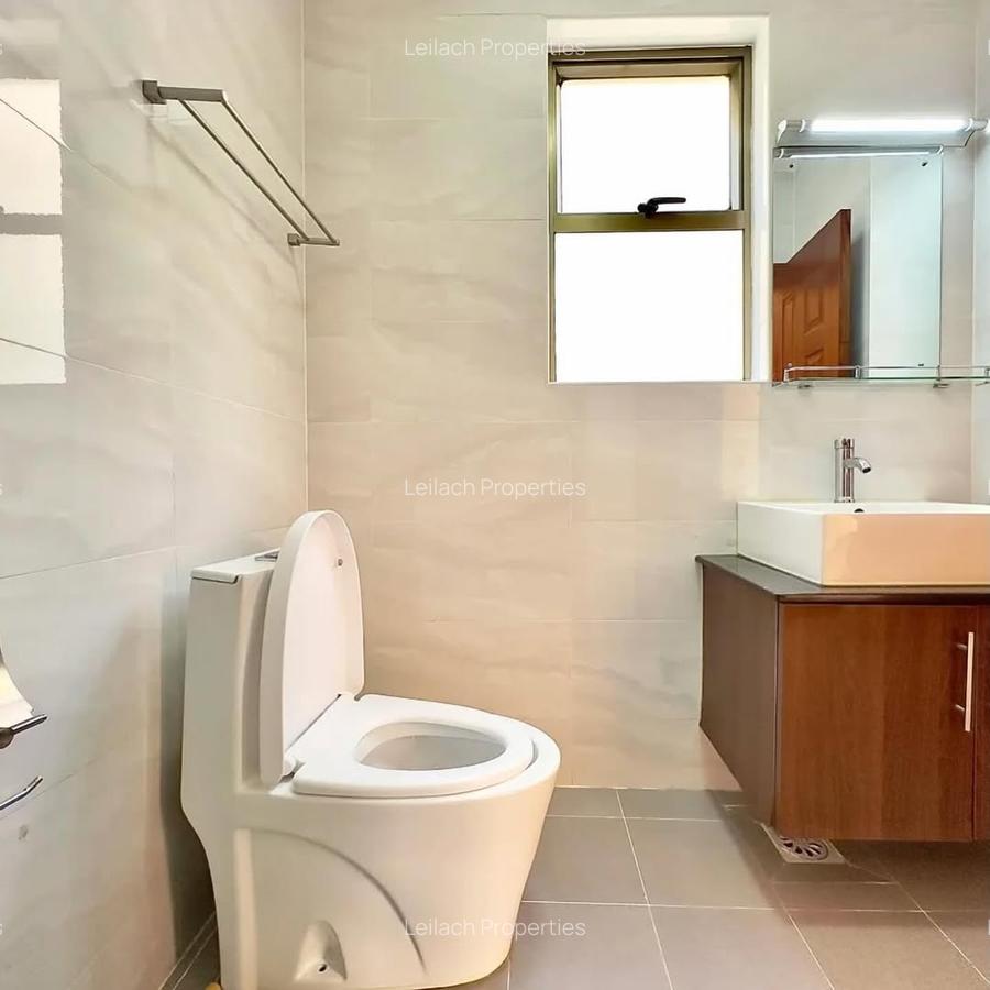 5 Bed Townhouse with En Suite in Lavington - 4