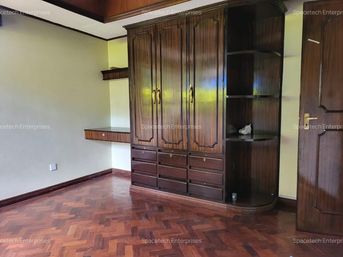 4 Bed House with En Suite in Runda - 10