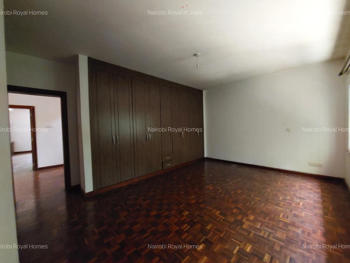 5 Bed Townhouse with En Suite at Lavington - 15