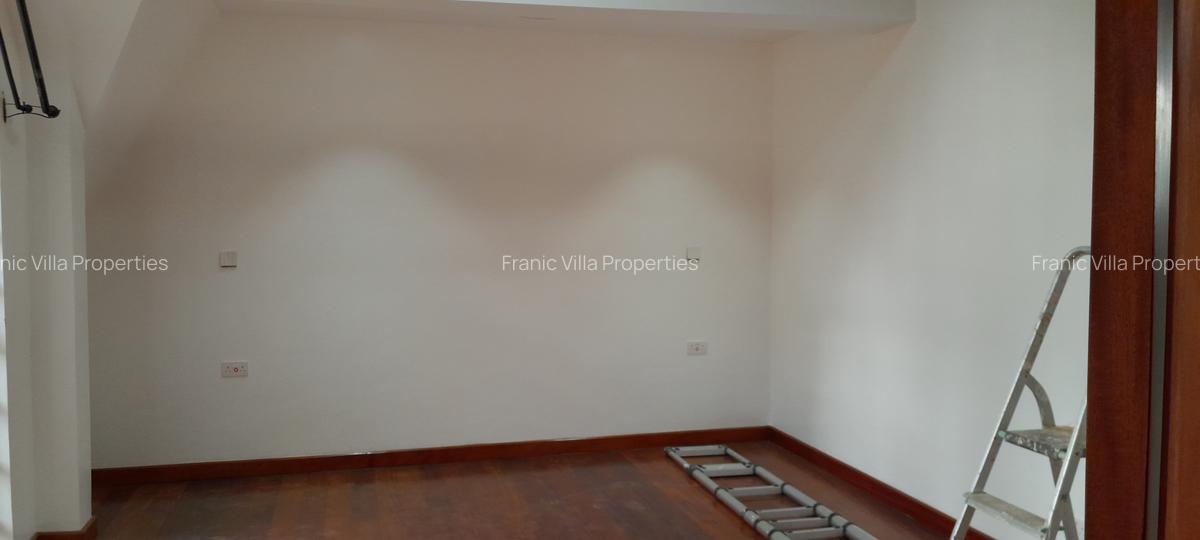 3 Bed House with En Suite at Nyari - 11