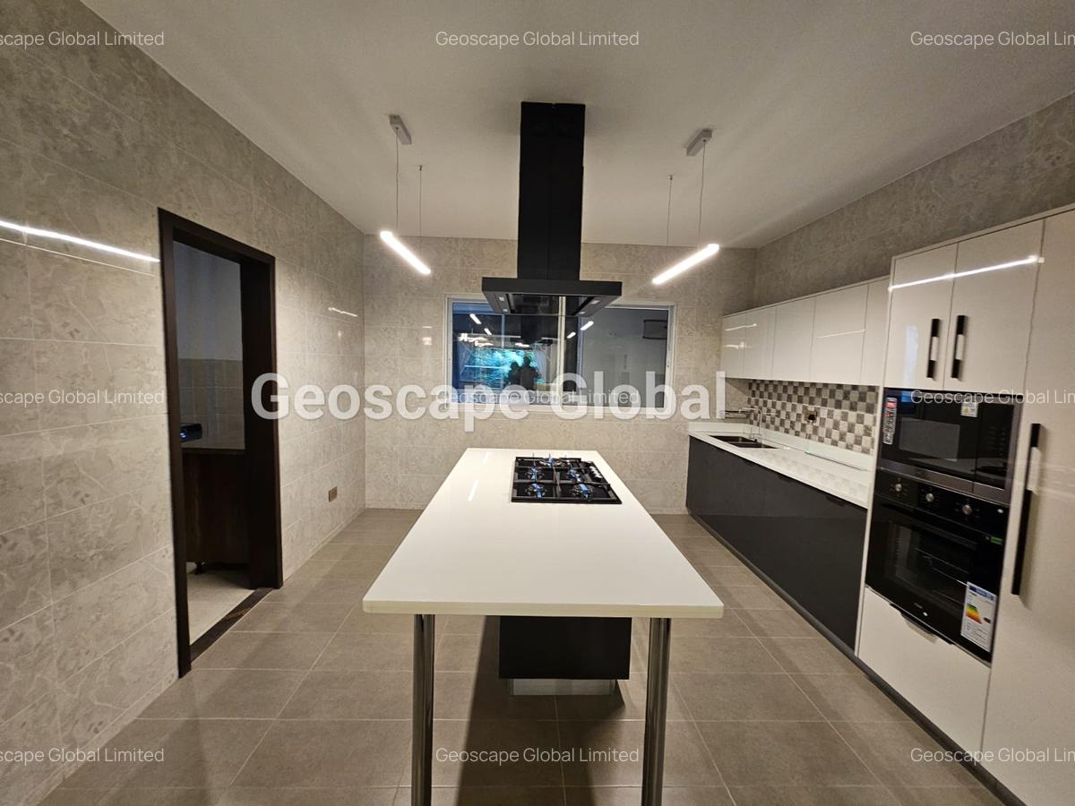 3 Bed Apartment with En Suite in Riverside - 3