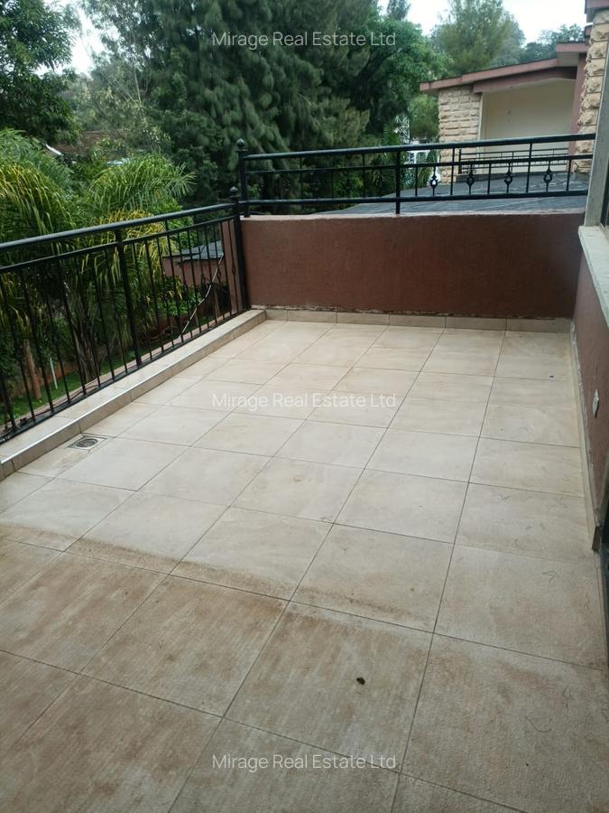 4 Bed Villa with En Suite in Lavington - 11