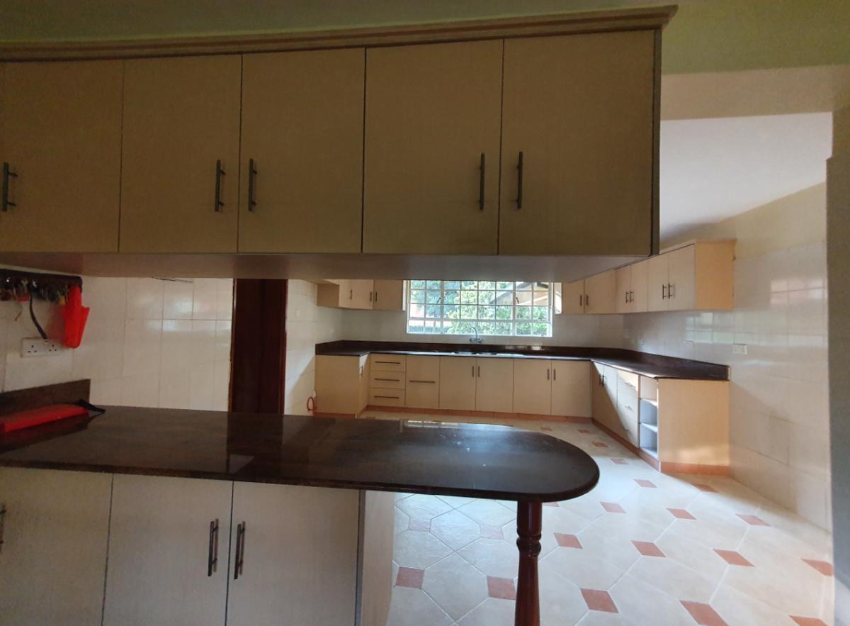 4 Bed House with En Suite in Runda - 12