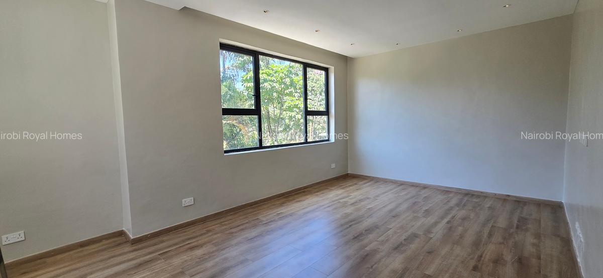 5 Bed Townhouse with En Suite at Lavington - 6