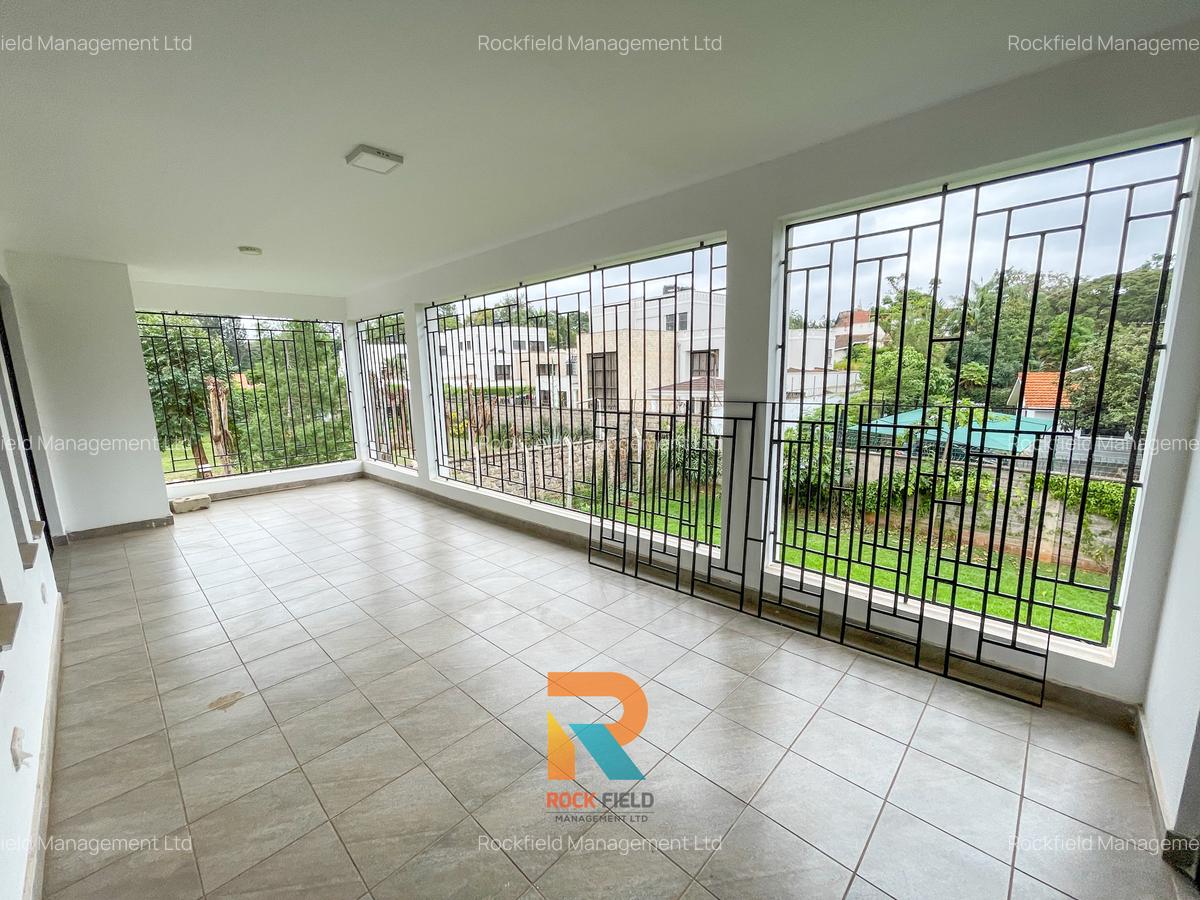 6 Bed Townhouse with En Suite in Lavington - 19