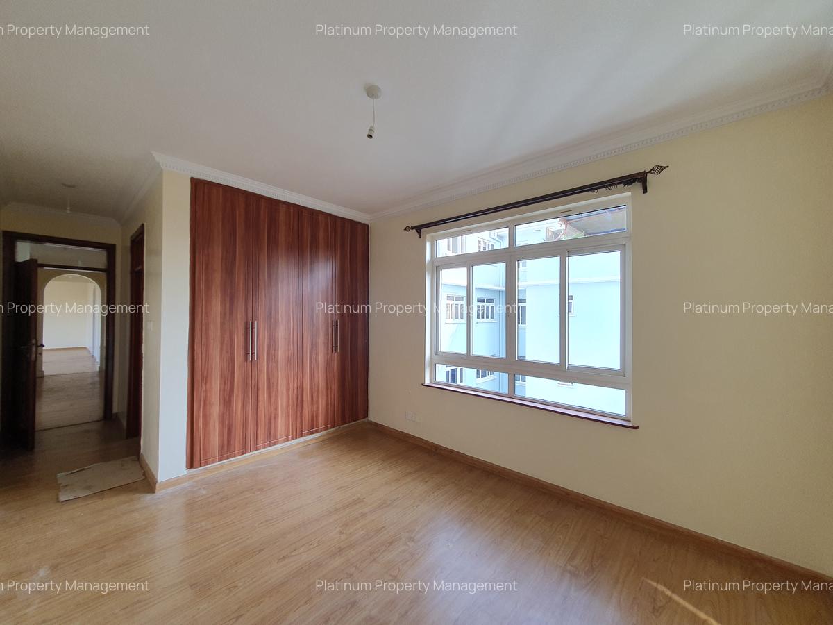 3 Bed Apartment with En Suite at Brookside - 18