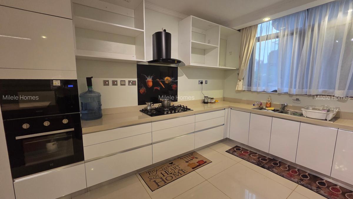 Serviced 3 Bed Apartment with En Suite at 6Th Avenue - 11