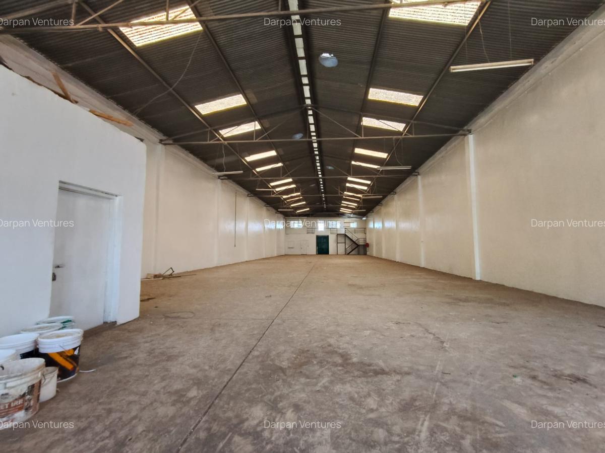 5,197 ft² Warehouse with Service Charge Included in Industrial Area - 2