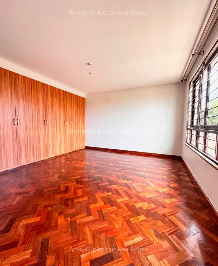 5 Bed House with En Suite in Lavington - 6