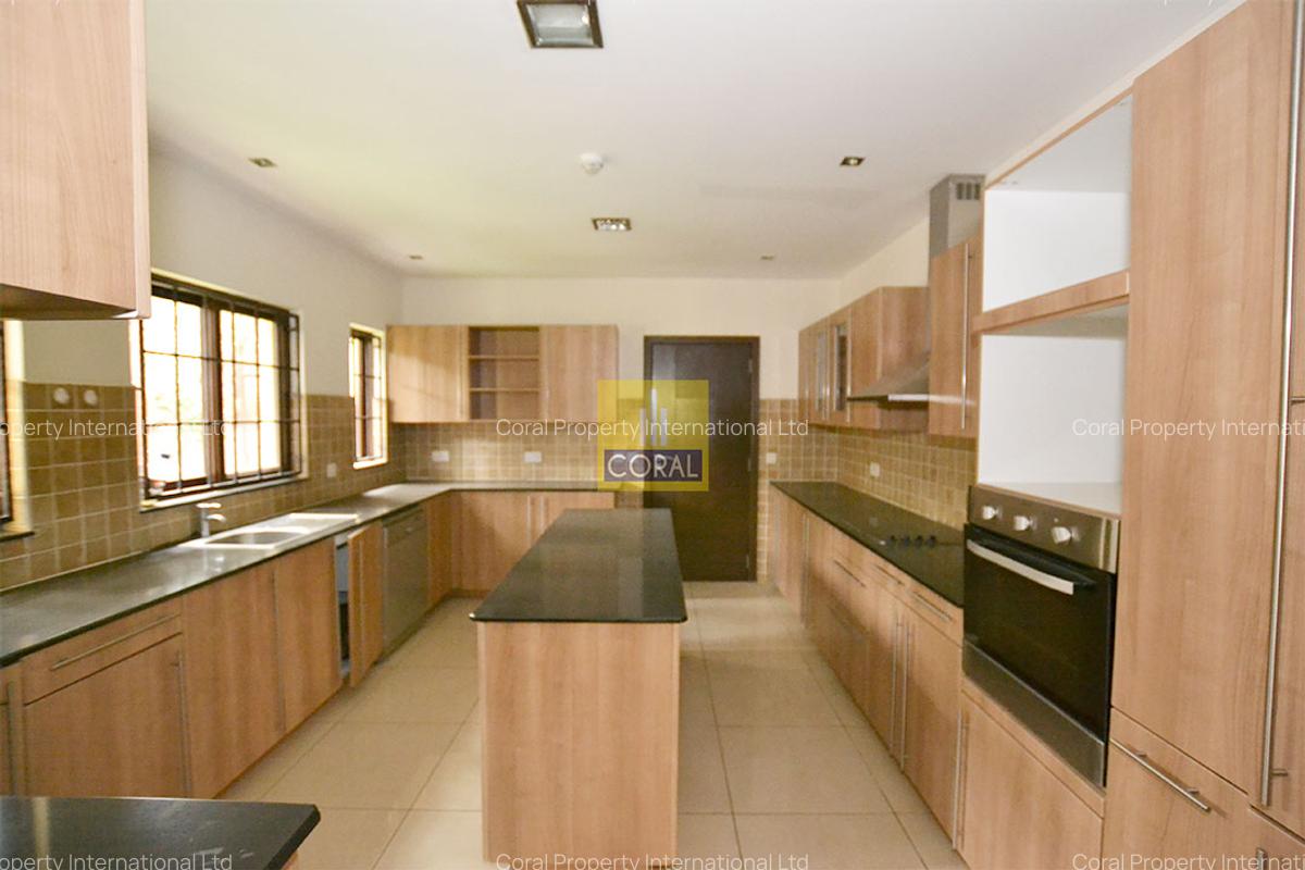 3 Bed Apartment in Riverside - 3