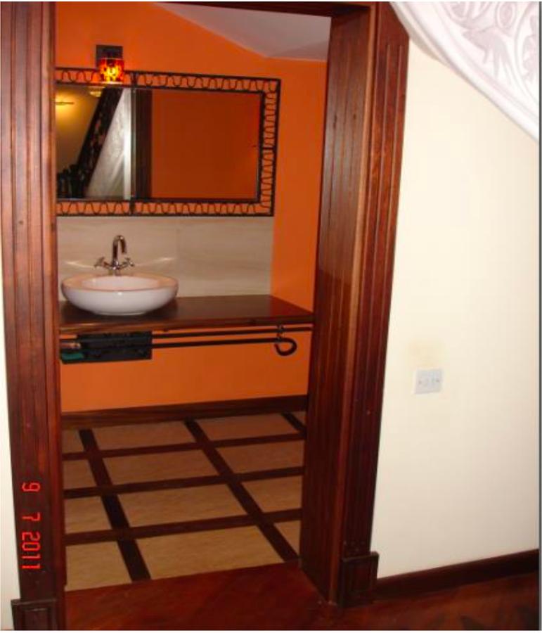 5 Bed Villa with En Suite in Kitisuru - 11