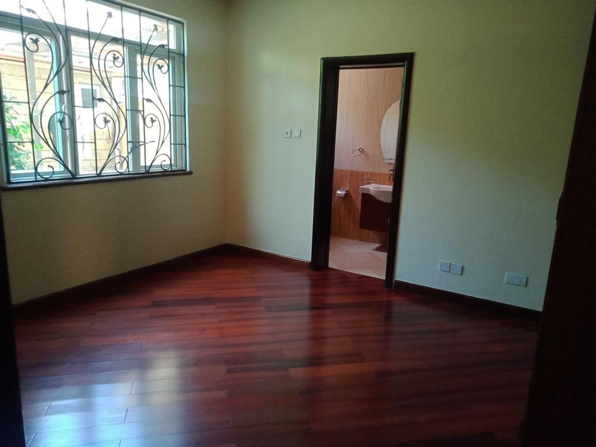 5 Bed Townhouse with En Suite at Lavington Green - 14