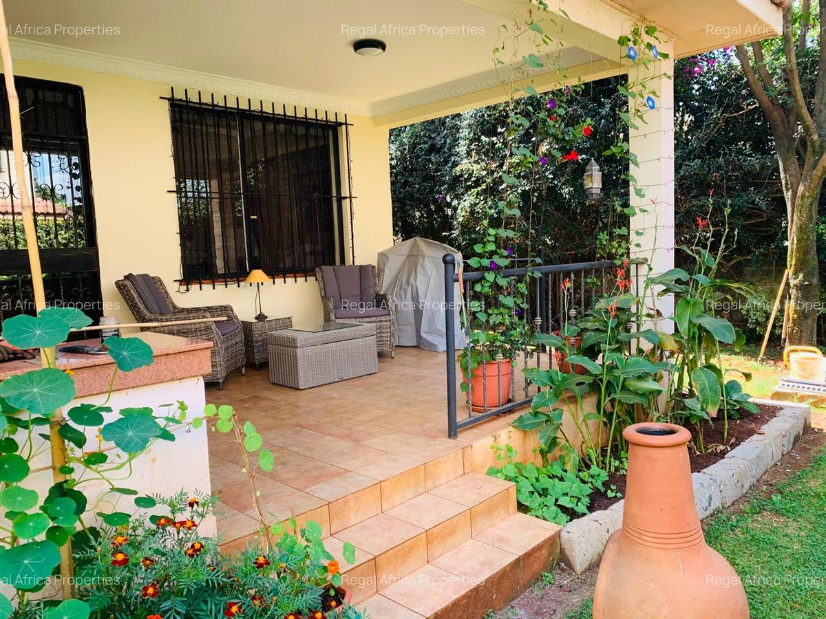 4 Bed Townhouse with En Suite at Lavington - 2
