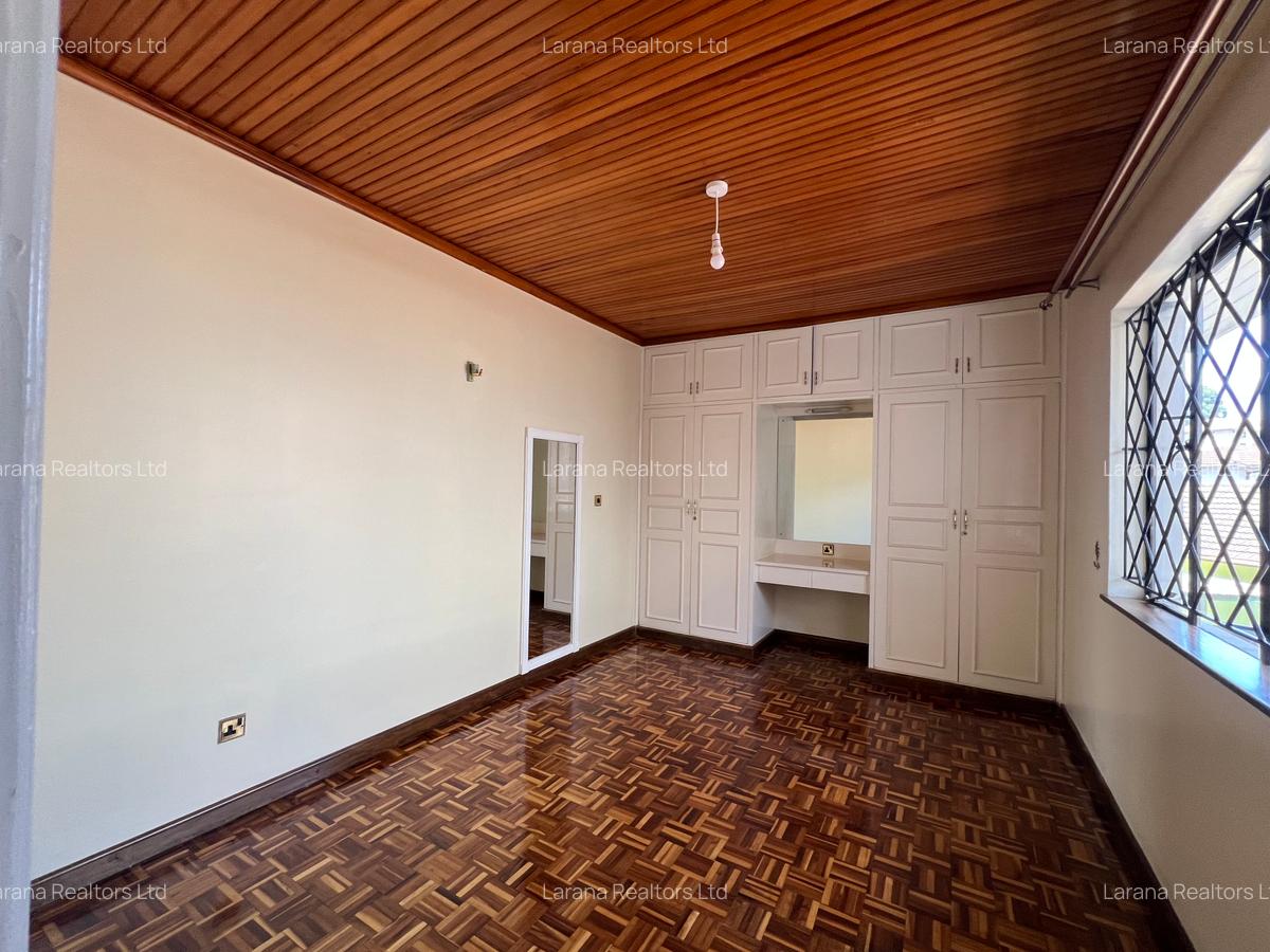 4 Bed Townhouse with En Suite at Brookside - 12