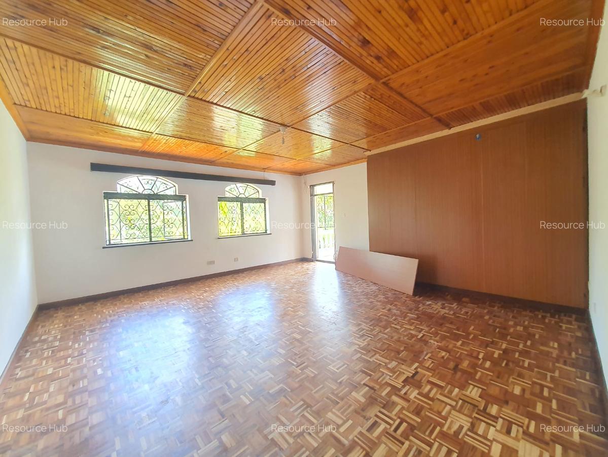 6 Bed House with En Suite in Nyari - 15