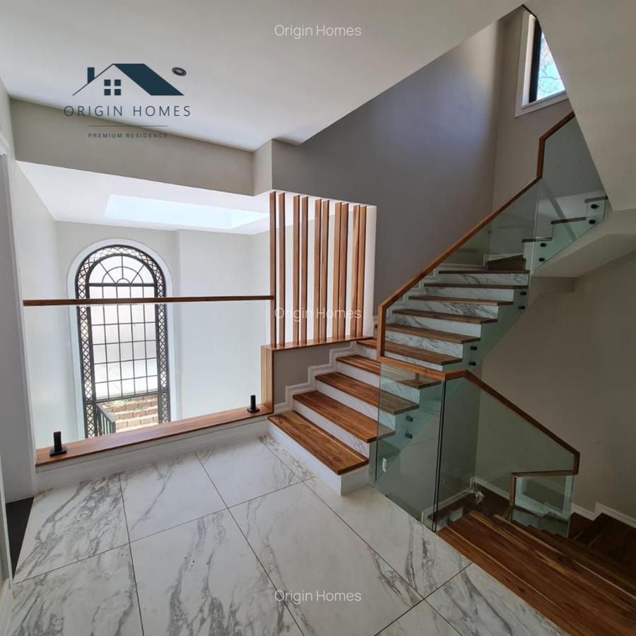 5 Bed Townhouse with En Suite at Loresho - 5