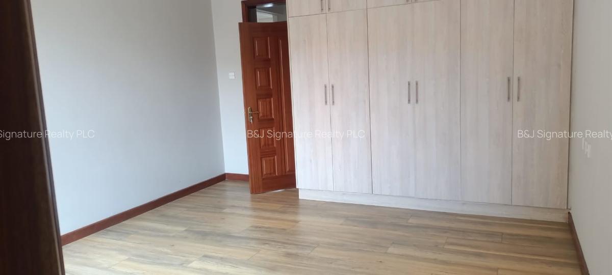 3 Bed Apartment with En Suite in Riverside - 8