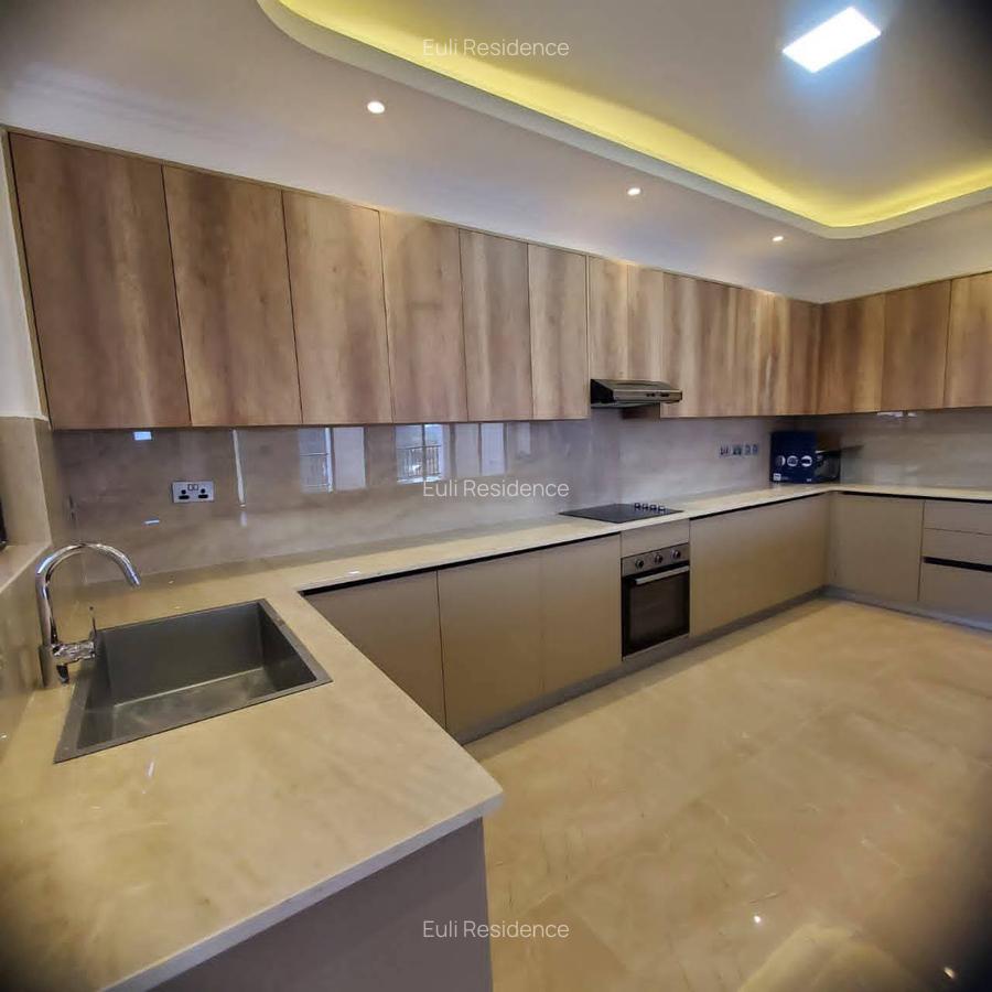 2 Bed Apartment with En Suite at Brookside Grove - 4