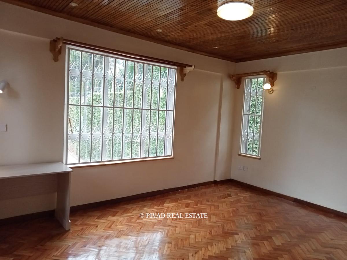 4 Bed House with Swimming Pool in Spring Valley - 7