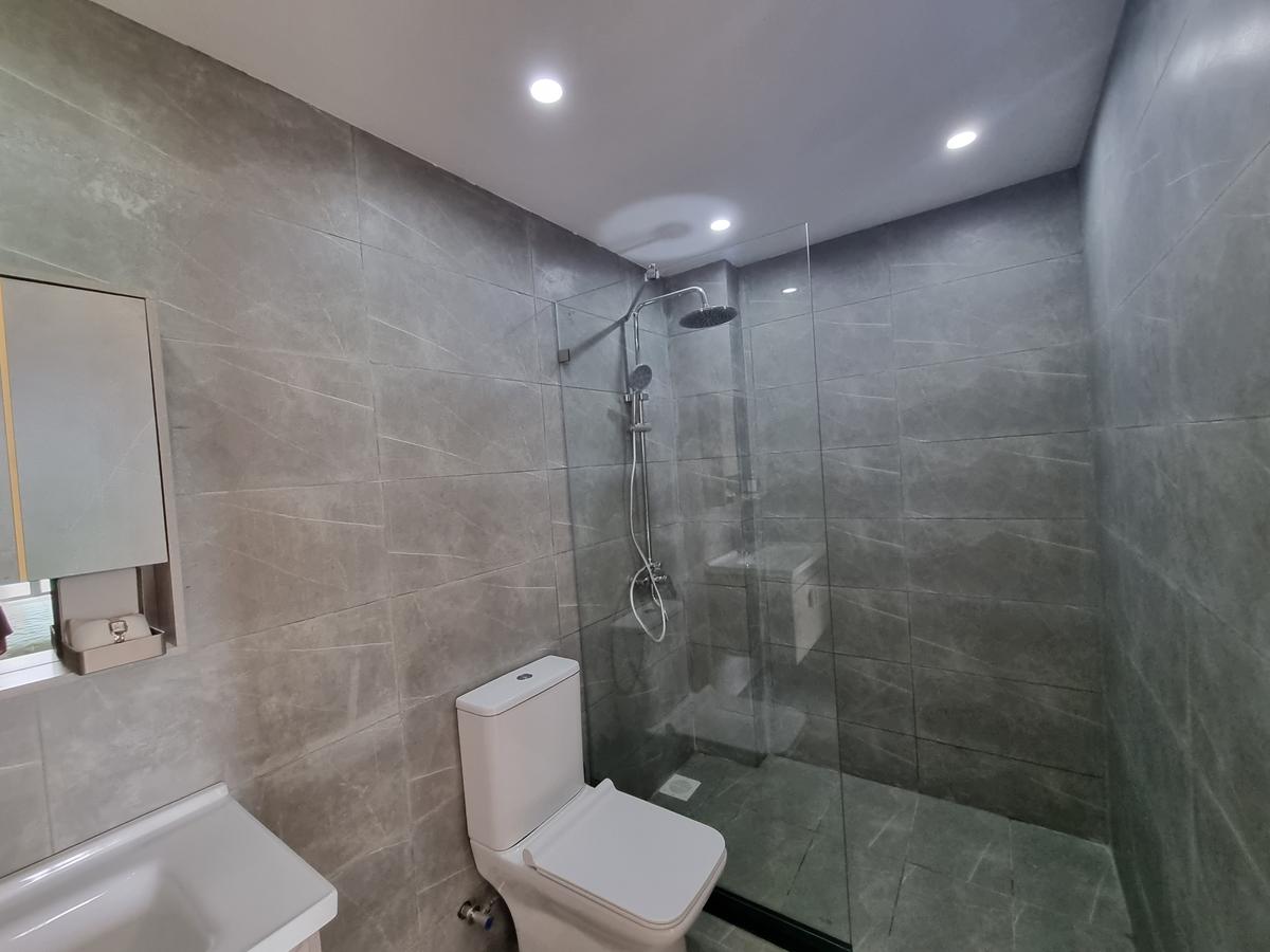 Serviced 1 Bed Apartment with En Suite at Lavington - 11