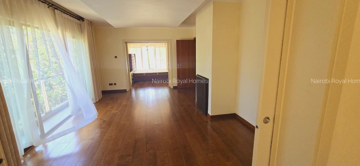 5 Bed Townhouse with En Suite at Off Convent Drive - 12