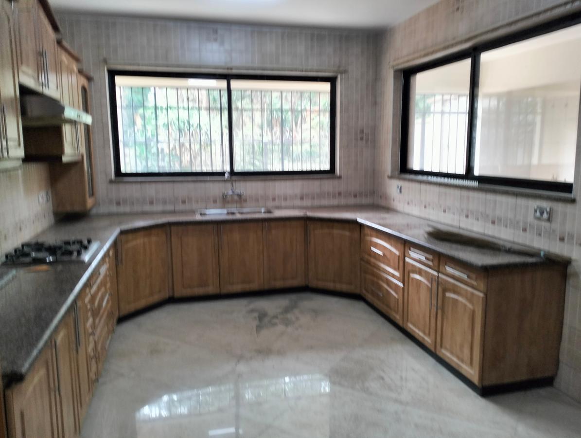 4 Bed Townhouse with En Suite in Lavington - 11