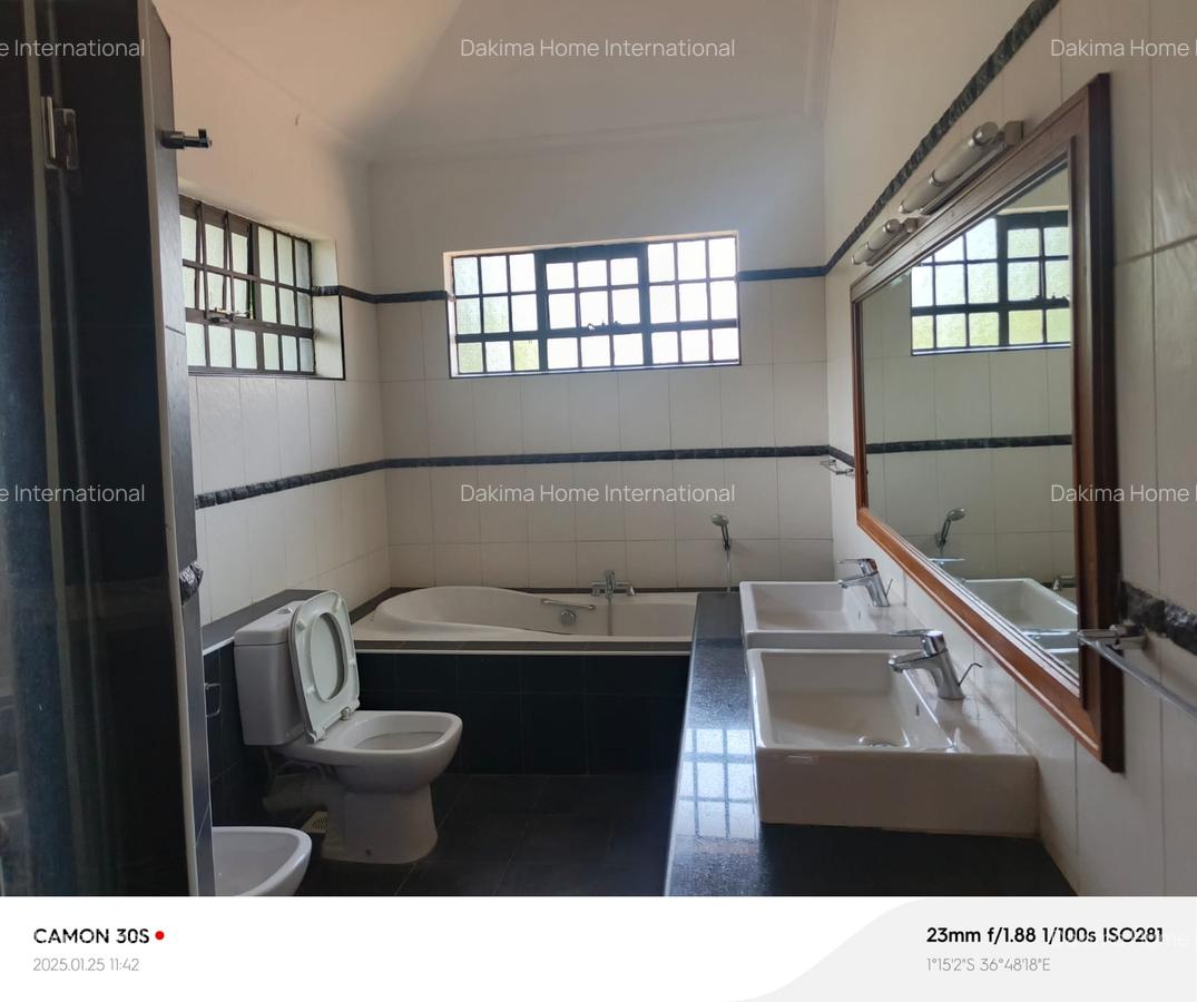 4 Bed Townhouse with En Suite in Spring Valley - 17