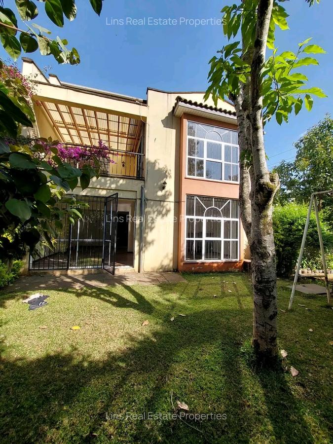 5 Bed Townhouse with En Suite in Brookside - 1