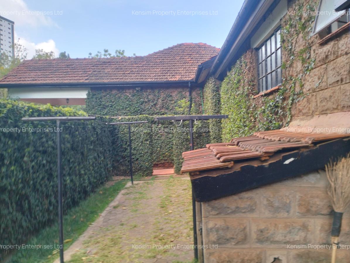 4 Bed House with En Suite in Lavington - 5