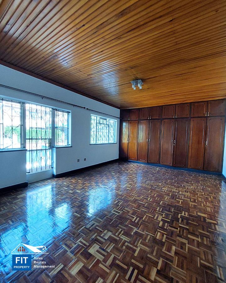 4 Bed Townhouse with En Suite in Westlands Area - 11