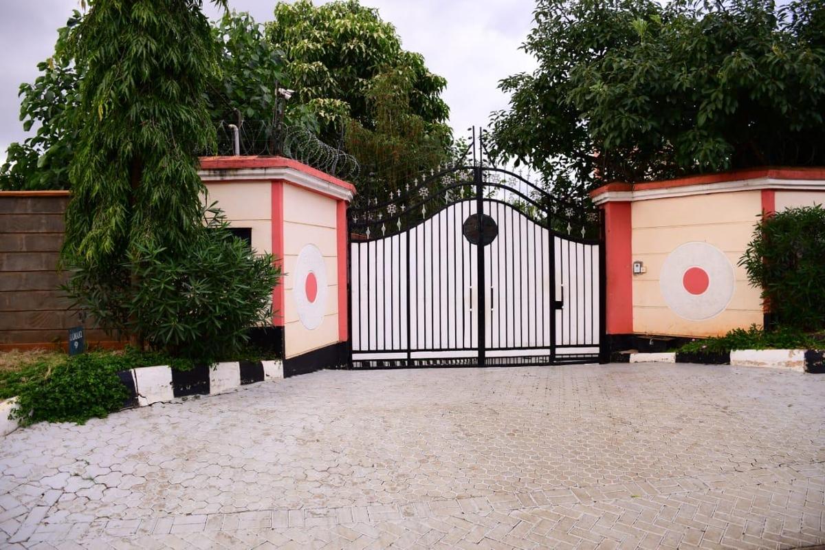 6 Bed House with En Suite in Garden Estate - 4