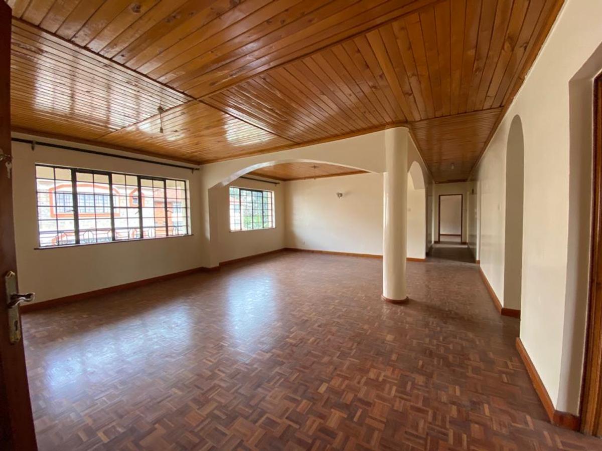 3 Bed Apartment with En Suite in Lavington - 15