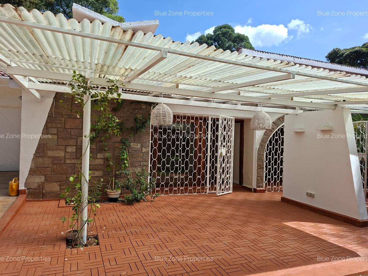 4 Bed House with En Suite at Rosslyn - 5